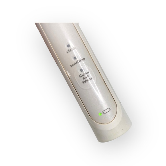 Phillips Sonicare ⁂ HX6150 Diamond Clean Toothbrush ⁂ UV Clean ⁂ 2 Handle Set ⁂ - Picture 10 of 16